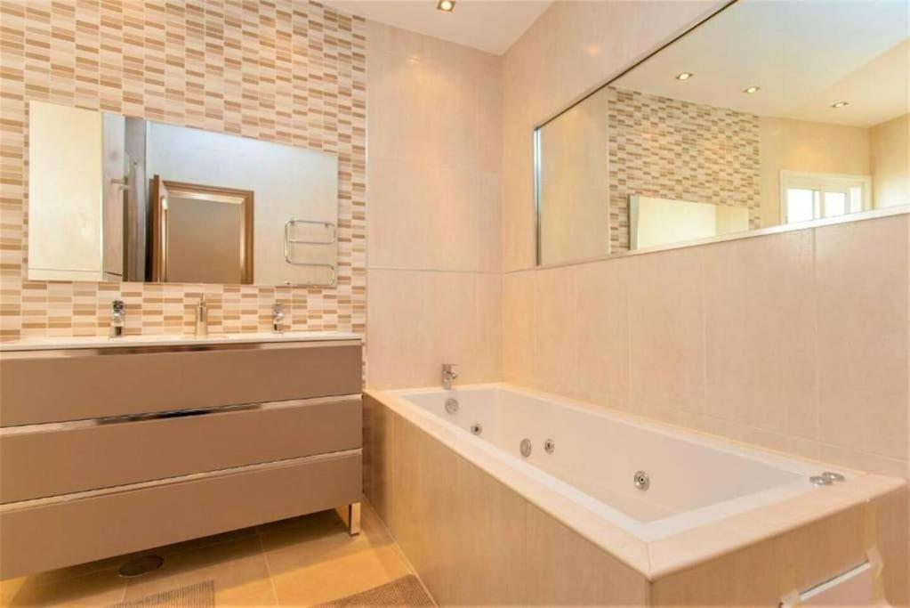 Summer Offers! Fabulous Luxury Villa Near The Beach Sleeps 8 Benalmadena Exterior photo